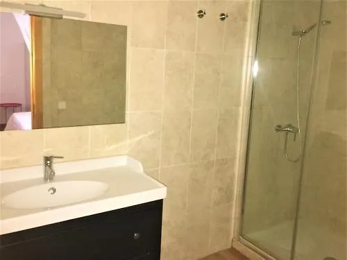 皮诺索公寓式酒店 圣埃乌拉利亚