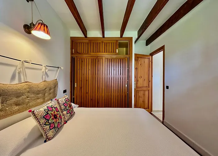 皮诺索公寓式酒店 圣埃乌拉利亚