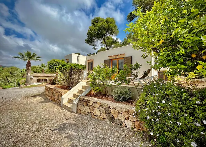 皮诺索公寓式酒店 圣埃乌拉利亚